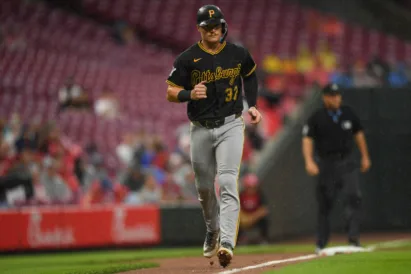 Pirates beat Reds 4-1 to snap four-game losing streak